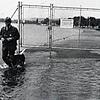 Grenze am Wasser: Das Bild aus dem SÜDKURIER vom 17. Februar 1995 zeigt die Absperrung auf Klein Venedig. Von der heutigen Freizügigkeit ...