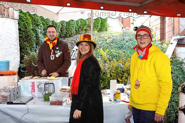 Bild 17: Zahlreiche Fasnachtsbegeisterte schauten beim Johrmarkt in Freudental vorbei!