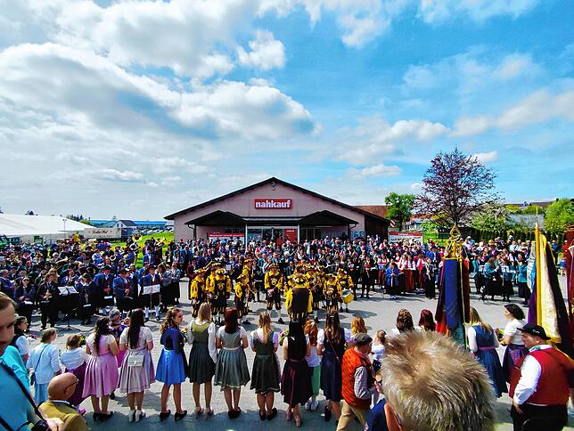 Bild 21: Bilder vom Jubiläumsumzug des Musikvereins Liggersdorf im Rahmen des Bezirksmusikfestes