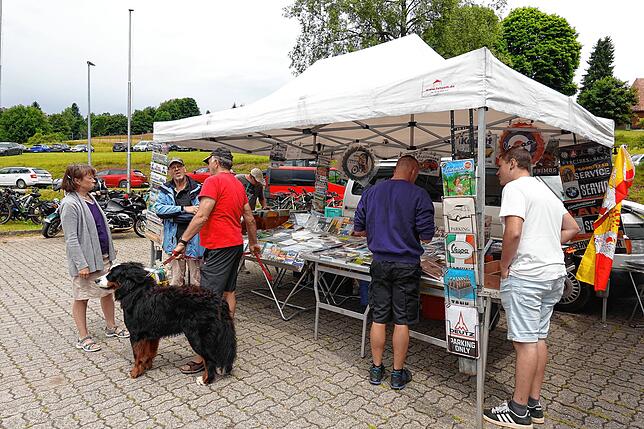 Bild 10: Hotzenwald: Oldtimer-Treffen mit Live-Musik
