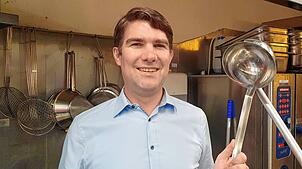 Lukas Waldschütz, Hotelier und Gastronom, in der Küche des „Ochsen“ in Überlingen.