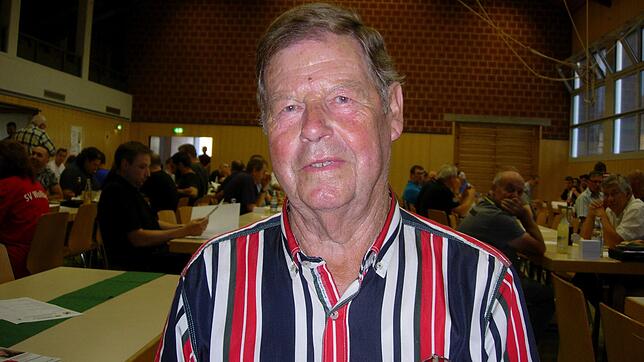 FC-Vorsitzender Karl Landwehr steht außer dem ersten Jahr 1968 ununterbrochen 49&nbsp;Jahre lang an der Spitze der Weisweiler Fußballer.