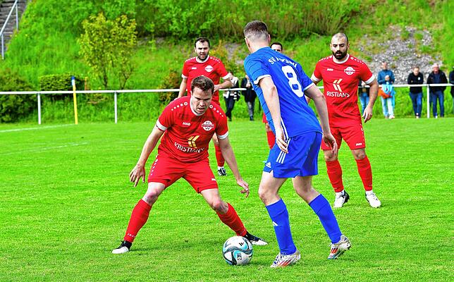 Bild 2: SV Karsau gewinnt Kellerderby mit 2:1 gegen FC Wallbach – und wir haben Fotos!