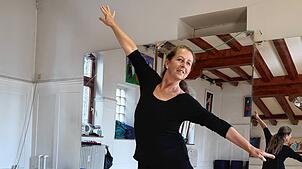 Tanztherapeutin Jasmin Schneider in ihrem Studio in Konstanz.