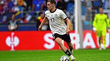 Deutschlands Florian Wirtz spielt den Ball im Spiel der Nationalelf