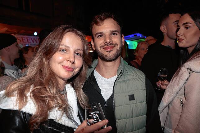 Bild 20: Konstanzer Weinfest 2025: Der Stephansplatz ist voll und die Stimmung prima