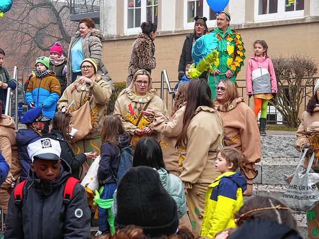 Bild 19: So bunt feiern die Narren in Gottmadingen