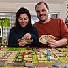Irem und Sven Jablonski initiieren ehrenamtlich einen Treff für Brettspiele &ndash; kostenlos und generationsverbindend.