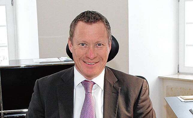 Der Spaichinger Bürgermeister Markus Hugger, hier im April 2020 im Immendinger Rathaus, hat sich bei einem Unfall schwer verletzt.