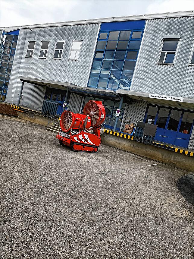 Der neue Löschroboter LUF der Singener Feuerwehr kam bei dem Gefahrgutaustritt zum ersten Mal zum Einsatz.