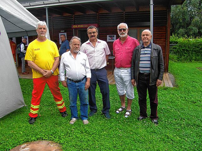 Sie waren als junge Aktive dabei, als vor 51 Jahren in Allensbach eine eigenständige Ortsgruppe der DLRG gegründet wurde (von links): ...