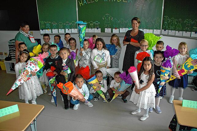 Die Klasse 1b der Bruderhofschule Singen mit ihrer Klassenlehrerin Christiane Miranda.