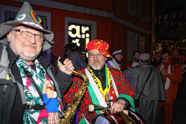 Bild 22: So glückselig wird am Rosenmontag in Konstanz weitergefeiert