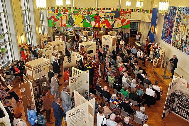 Die Narretei ist zurück: Zahlreiche Gäste kamen zur Eröffnung der Wanderausstellung „Narrenzeit – Kulturerbe Fastnacht im Wandel“ der ...