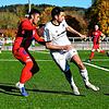 Der FV Walbertsweiler-Rengetsweiler (Fabian Roth, rechts) feierte in Bad Dürrheim (Luis Alvarado) den 3:2-Sieg und steigt auf Rang ...