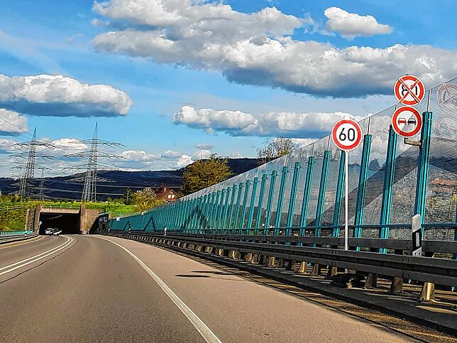 Auch im Tunnel Groß Ehrstädt, etwa auf Höhe Murg, muss die Geschwindigkeit von 100 km/h auf 60 km/h gedrosselt werden.