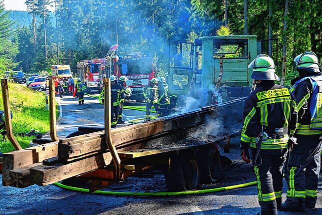 Ein Großaufgebot an Rettungskräften rückte am Samstag in das Gebiet Schachenbronn bei Langenschiltach aus, wo zwei Motorradfahrer schwer ...