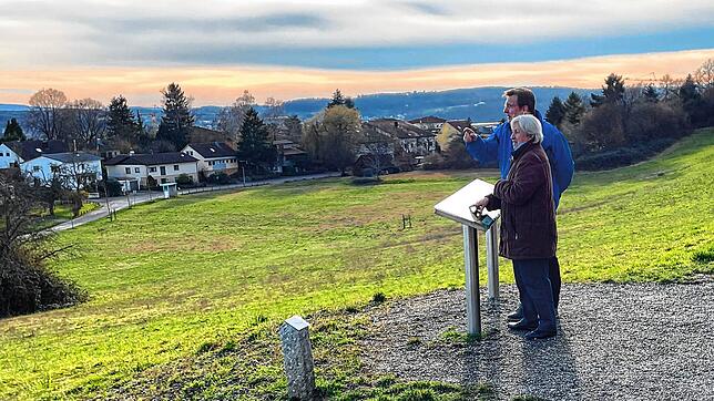 Ein Teil dieser Wiese unterhalb von St. Leonhard kam in der Erweiterung des Bebauungsplans &bdquo;Rauensteinstraße Ost&ldquo; dazu. Zwei ...