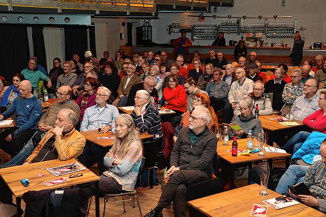Der Saal im Kulturzentrum Gems war bei der Filmvorführung über den Kampf um die Gäubahn sehr gut besetzt.