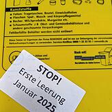 Seit Januar werden die Gelben Tonnen geleert, auf ihnen steht auch, was rein darf.