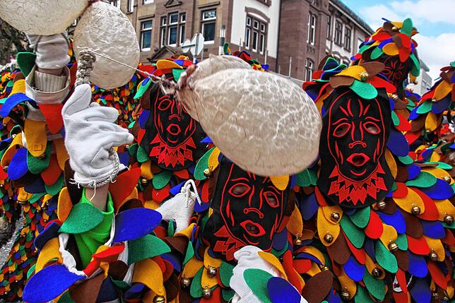 Bild 38: Sonne für die Narren: Großer Fasnet-Umzug begeistert in Singen!