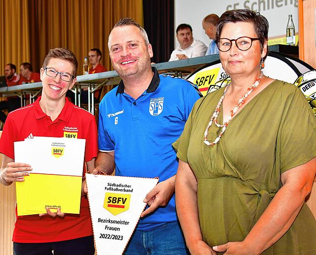 Bezirksmeister 2023: Die Fußballerinnen der SF Schliengen, die künftig eine Spielgemeinschaft mit dem FC Wittlingen bilden, wurden ...