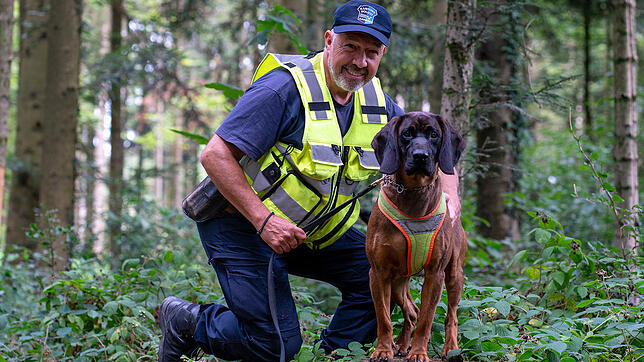 Hundeführer und Besitzer Markus Lüscher mit seinem „Farouk“.