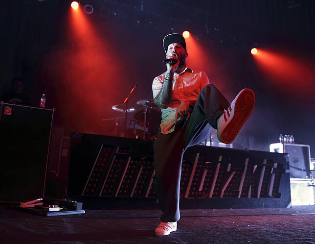 Die Nu-Metal-Band Limp Bizkit, hier Sänger Fred Durst, kommt am 18. August ans Bodenseeufer.