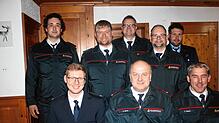 Der Vorstand der Freiwilligen Feuerwehr Lausheim (vorn, von links): Maximilian Mager (Gesamtkommandant Stühlingen), Frank Kech ...