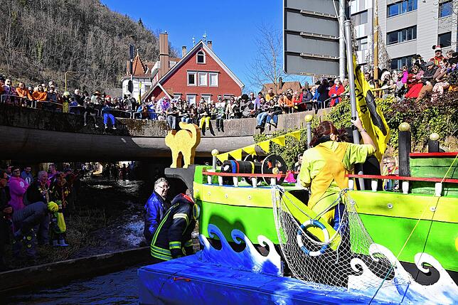 Bild 6: Die besten Bilder der Schramberger Bachnafahrt am Rosenmontag