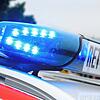 Ein Fahrzeug des Rettungsdiensts im Einsatz (Symbolbild). Zwei Schwerverletzte kamen nach Unfällen in Jestetten und bei Todtmoos ins ...