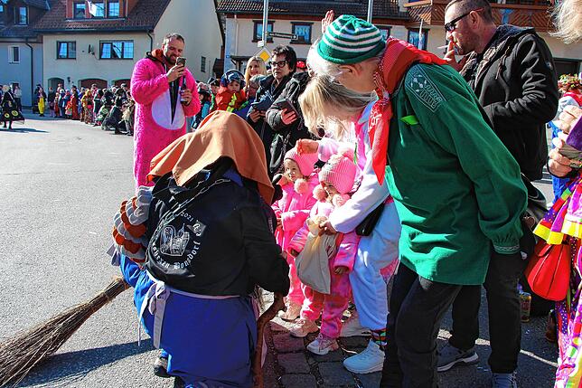 Bild 31: Umzug und Bühnenprogramm begeistern die Narren in Bonndorf