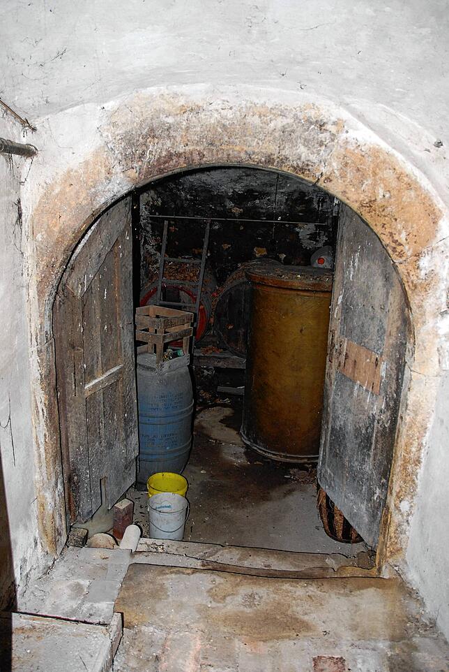 Bild 12: Vom Keller bis in den Dachboden: Im alten Gasthaus &bdquo;Linde&ldquo; werden Erinnerungen an damals wach