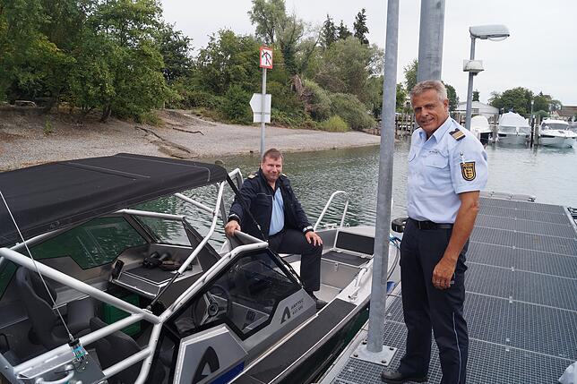 Auf Mario Schindler (links) und Andreas Dummel von der Wasserschutzpolizei wartet ein langes Wochenende mit dem Seenachtfest.