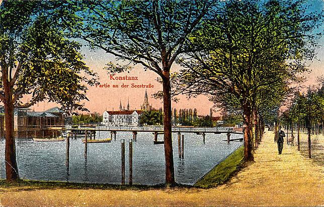 Links außen eine hölzerne Badeanstalt vor dem Sanatorium Büdingen, Postkarte von 1919.