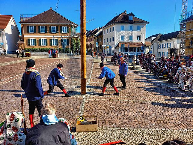 Bild 2: Endspurt der launigen Fasnacht! So war der Dienstag in der Region