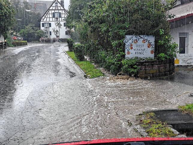 Die Wassermassen im Ortsteil Bankholzen.