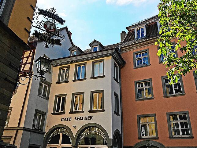 Eine Bauvoranfrage zur Aufstockung des Café Walker bzw. zum Ausbau des Dachgeschosses mit Anhebung der Traufkante um rund 2,5 Meter ...