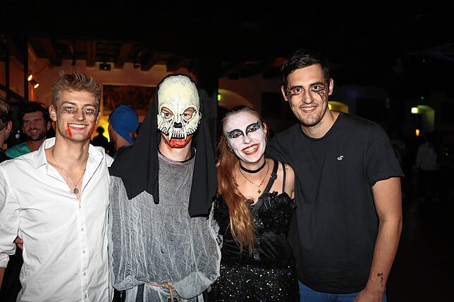 Bild 20: Schaurig-schöne Partystimmung mit Kürbis und Zombies