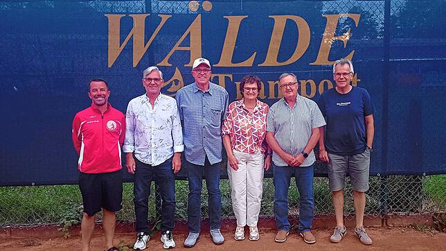 Bei der Jahreshauptversammlung des TC Murg-Laufenburg wurden Teile des Vorstandes (von links) wieder gewählt: Sportwart Holger Liske, ...