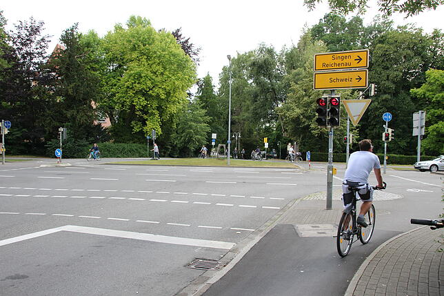 Übergangsphase in der Fahrradstraße: Noch gibt es einige Verwirrung für Auto- und Fahrradfahrer, wer was darf. Damit soll bald Schluss ...
