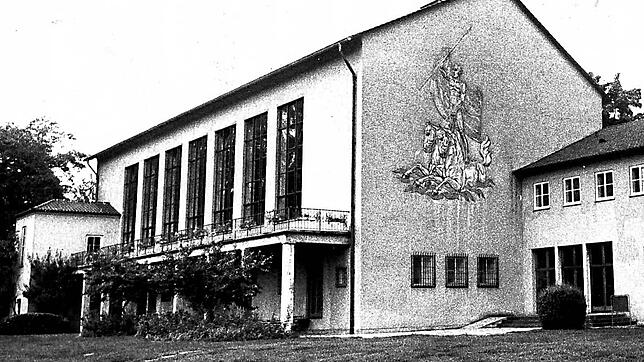 Bild : Ein &bdquo;Bollwerk des Deutschtums&ldquo;? Ab 1935 entsteht in Konstanz das erste Hallenbad am Bodensee