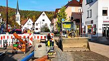 Ein Teil der Baustelle an der Hauptstraße in Ludwigshafen, aufgenommen in Blickrichtung Kirche.