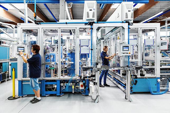 Nockenwellenverstellungen, die Motoren sparsamer machen, sind die Spezialität des Unternehmens.