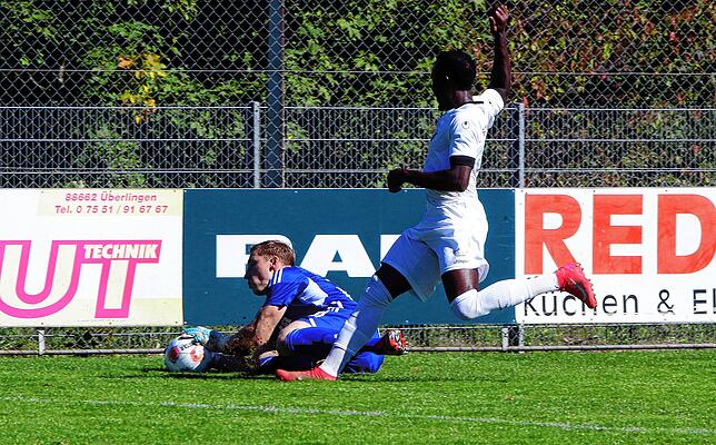 Bild 5: FC Überlingen unterliegt FC Pfaffenweiler mit 0:2. Wir waren mit der Kamera dabei!