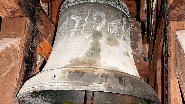 Eine der sechs Glocken der Waldshuter Liebfrauenkirche, die saniert werden. (Archivbild)