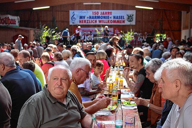 Bild 3: Tausende Besucher kommen zum Oldtimertreffen