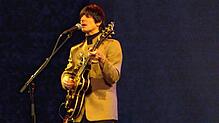 Martin Lunder Background Sänger und Gitarristvon der Beatles tribute band HelpBild Susanne Schleinzer-Bilal