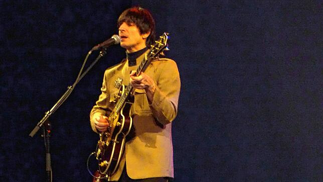 Martin Lunder Background Sänger und Gitarristvon der Beatles tribute band HelpBild Susanne Schleinzer-Bilal