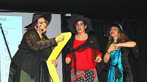 Beim Dorftratsch geht es mit den drei putzigen Hexen Rebekka Billian, Andrea Schanne-Ringbauer und Simone Braun ans Eingemachte – da ...